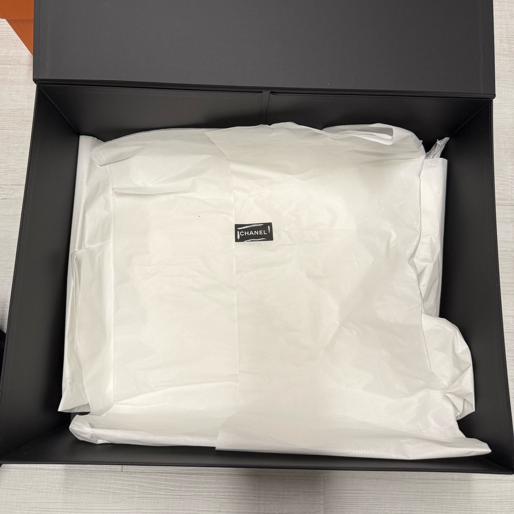 CHANEL large box,dust bag,ribbon,camellia,care booklet & tissue paper - Picture 11 of 11
